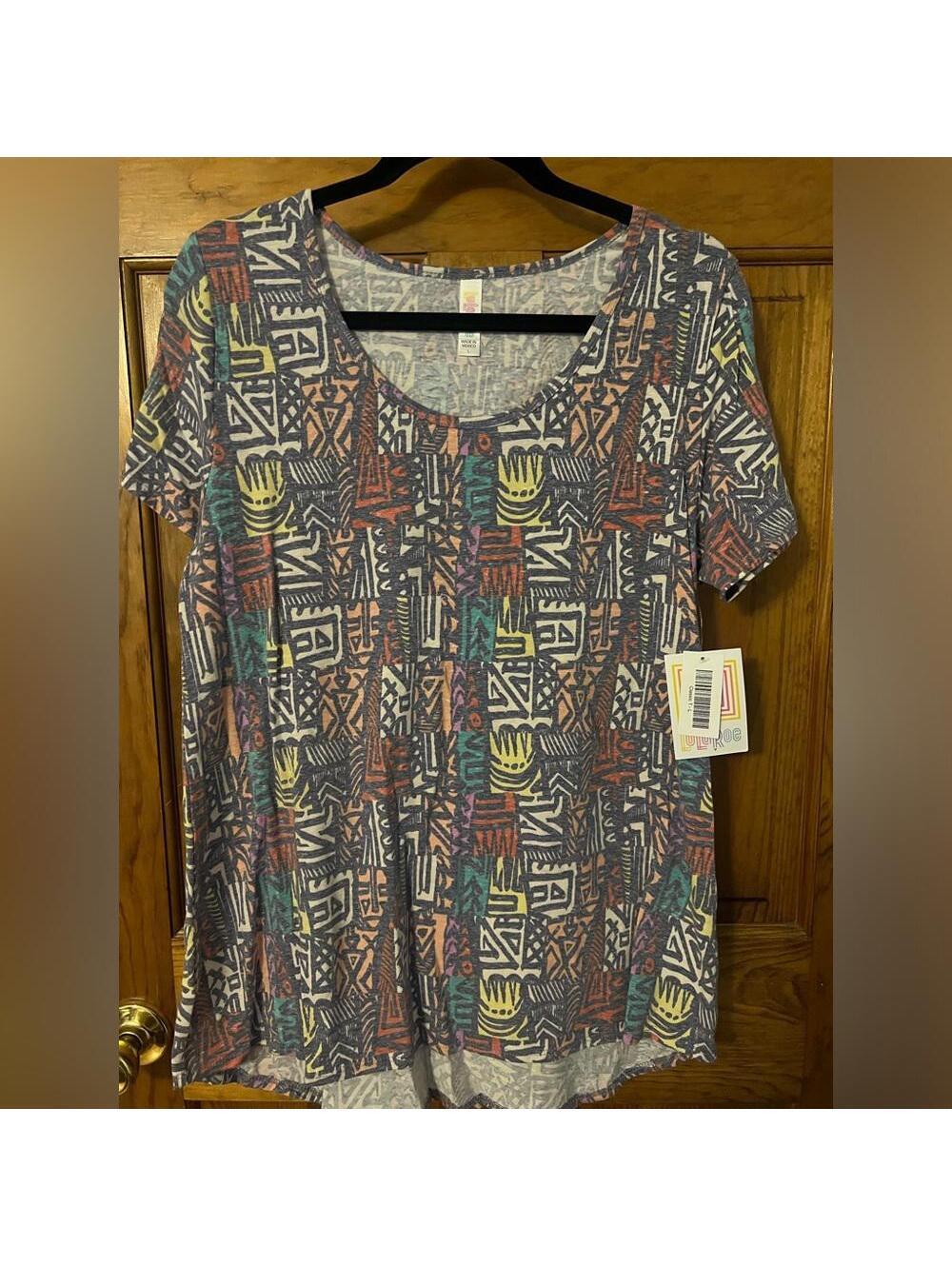 LuLaRoe Classic T Shirt Soft Stretchy Gray Short Sleeve High Low Large NWT